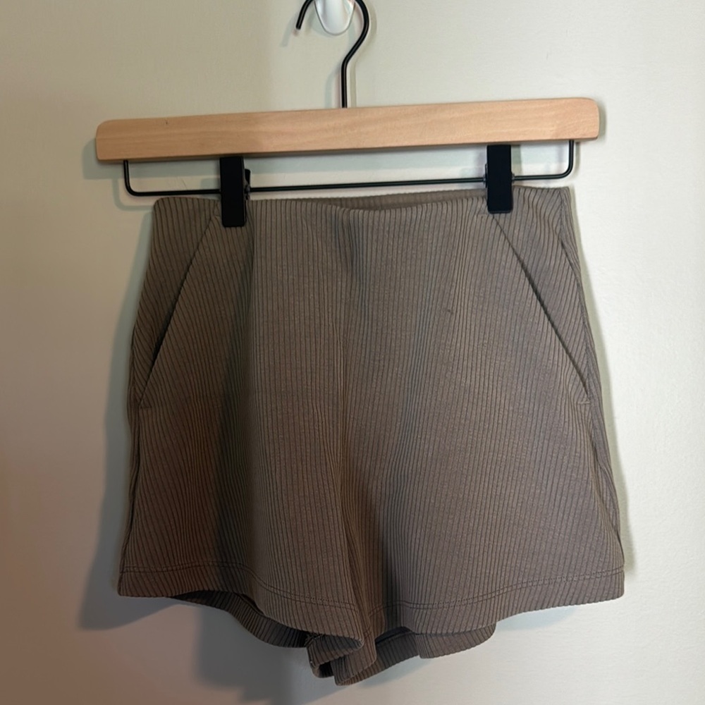 Lululemon Ribbed Softstreme High-Rise 2” Short - Picture 2 of 8